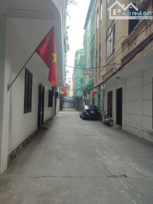 CHỈ 10 TỶ NHỈNH NHÀ PHÂN LÔ NGÕ 147A TÂN MAI HM DTSD 50M. 5T. MT 4,2M. - 3