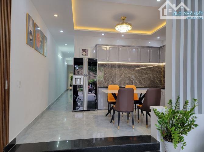 Nhà 2 tầng siêu đẹp, nội thất vip MT Phạm Như Xương, 121m2, đường 7,5m, , gần ĐHSP, giá rẻ - 4