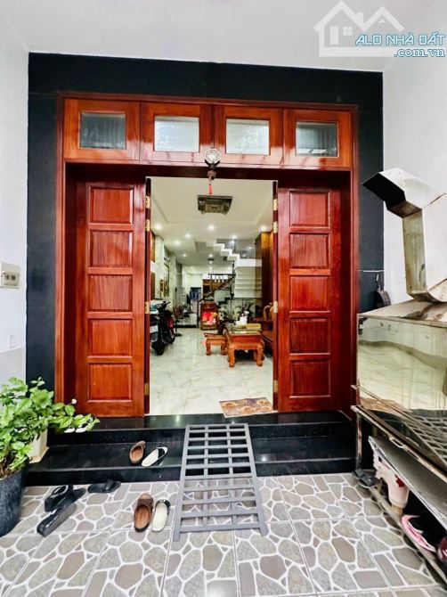 Chủ kẹt tiền bán nhanh căn nhà HXH 8m Bình Long, Tân Phú. Chỉ 4tỷ530 DT 100m2. Tiện KD - 4
