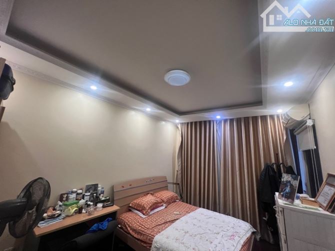 Bán nhà Nguyễn Sơn 4 tầng x 70m Mt 7m, vài bước ra phố giá 15 tỷ hơn - 1