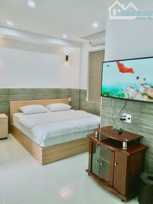 🧨🧨KS 6 tầng  sân thượng DT260m2, ngang 10.15m. Đang cho thuê 60 triệu tháng. 10 căn hộ - 8