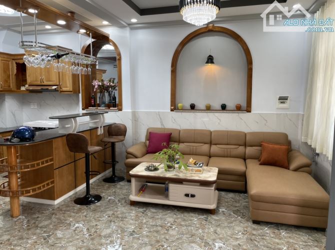 GIẢM SỐC! Nhà Mặt tiền Quận 6, DT (4.5x23m, nở hậu 5.7m) 4 tầng giá chỉ còn 12.5 tỷ TL