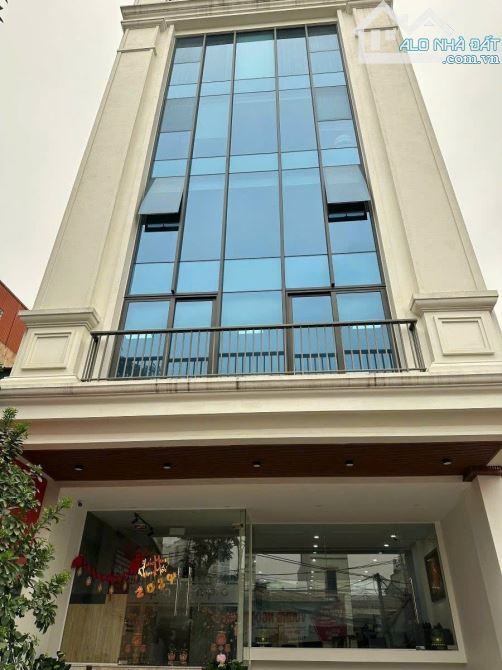Tòa văn phòng 10 tầng mặt phố Nguyễn Hoàng Tôn 245m2 giá 88 tỷ