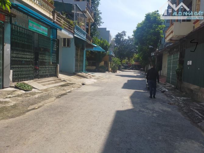 Cần bán nhà đầu ve 4 tầng mặt đường Tôn Quang Phiệt, Phường Đông Thọ, Tp. Thanh Hóa 120m2