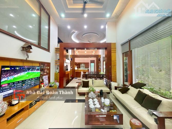 Biệt thự 5 tầng thang máy có bể bơi tuyến 2 Lê Hồng Phong