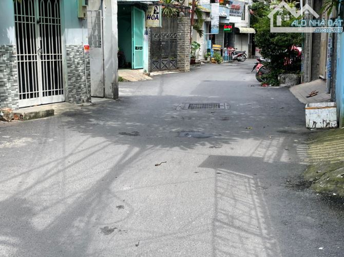 Bán đất hẻm 80 Dương Quảng Hàm p5 gần trường ĐH Văn Lang, GV. Dt 5m nở hậu 6.5x19m. Giá 9t - 1