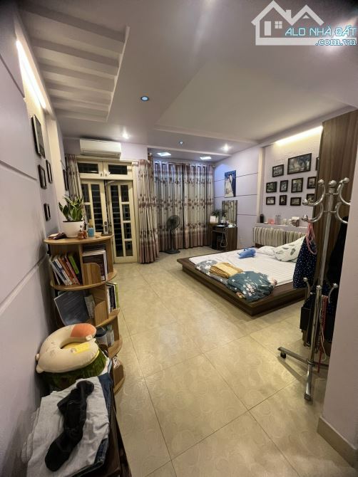 Nhà dân 100m x 4 tầng Trần Nguyên Hãn. Giá 8.6 tỷ. - 2