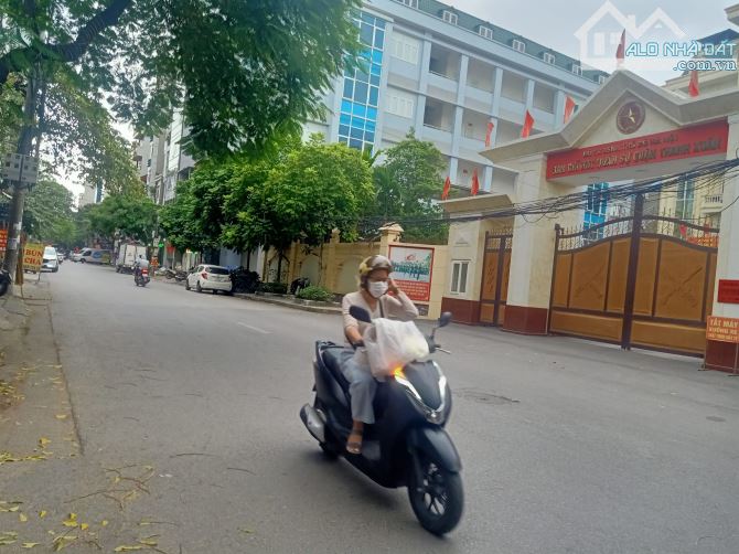 Giảm sâu bán nhanh. Hoàng Văn Thái, Thanh Xuân. DT: 106m. MT: 5,4m. Giá: 14,5 tỷ - 4