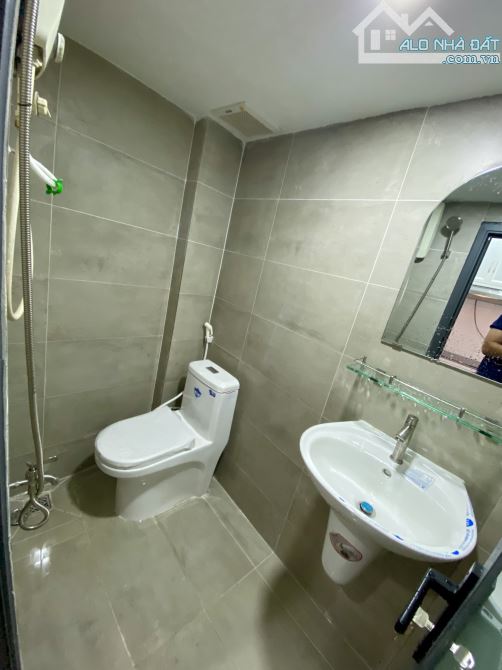 Bán Nhà Hẻm Nguyên Hồng P11 Bình Thạnh 20m2 Gần Mặt Tiền Giá 3 Tỷ - 4