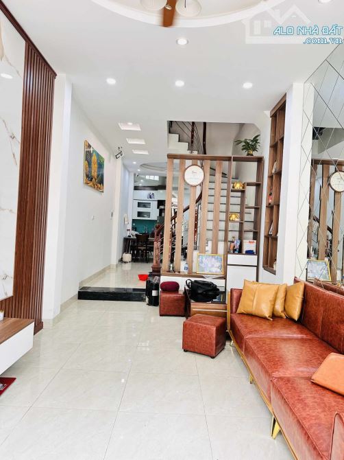 Nhà mới, nội thất cao cấp, ô tô qua cửa, TT Hoài Đức, Lai Xá, Kim Chung. Giá: 5,45 Tỷ