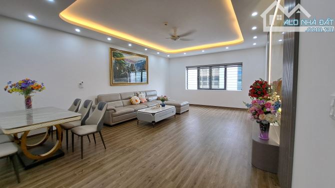Cần bán chung cư 137 Nguyễn Ngọc Vũ, Cầu Giấy 80m2 2 phòng ngủ, nhà đẹp sổ đỏ lâu dài.