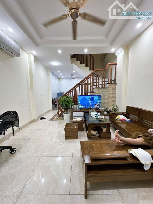 Cần Gấp Bán Nhà Việt Hưng, Long Biên, Lô Góc thoáng, Gần Ô Tô, 5T, 44m2 chỉ 7,35 tỷ