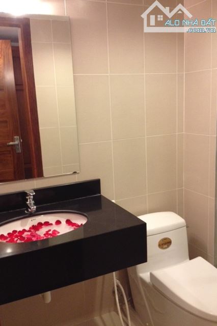 Cho thuê CHDV 1k1n 55m2 Lý Nam Đế, Gần Trần Phú, full đồ, ban công, thang máy, giá 10triệu - 1