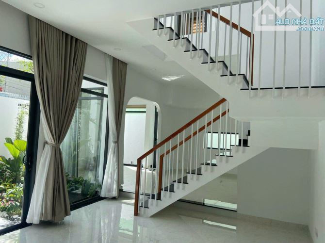 CẦN BÁN "VILLA MINI CĂN GÓC DT 126M2 _ 2 TẦNG GIÁ HƠN 6 TỶ - NHÀ MỚI Ở NGAY - KHU PHÂN LÔ - 2