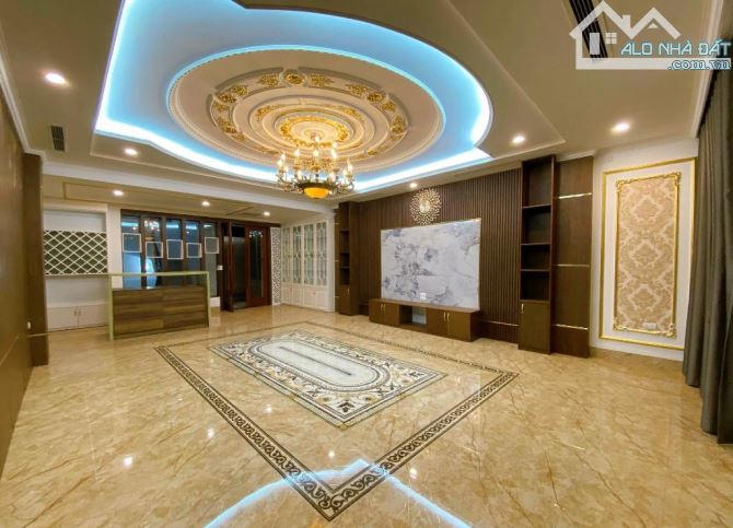 Văn phòng VIP 151m2 Đức Diễn vỉa hè ô tô tránh, 8T - MT 8m, giá 39tỷ - 2