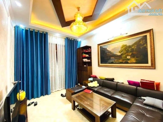 50M RA MẶT PHỐ - LÁNG THƯỢNG - ĐỐNG ĐA - 44M2 - 5 TẦNG - MT 4M - 20M RA Ô TÔ - NGÕ THÔNG - 7