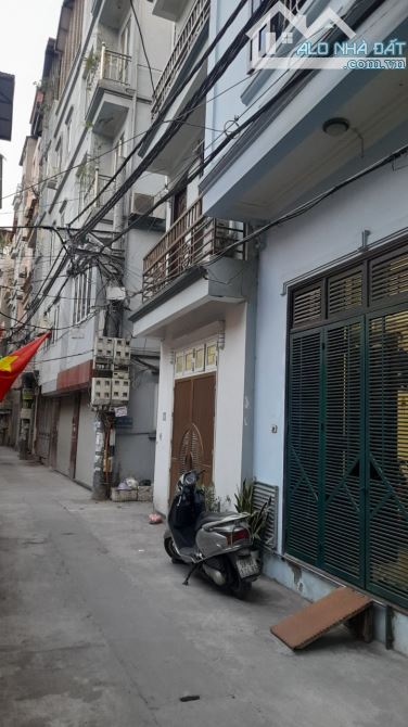 Cho thuê nhà 4 tầng 1 tum tại ngõ 337 đường Phạm Văn Đồng, ngõ ô tô 10tr/tháng.