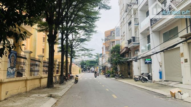 Bán nhà đường TCH,  gần Hiệp Thành City, (5,85x30m), nở hậu 11m, giá chỉ 9,5 tỷ