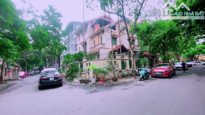 Bán nhà Nguyễn Thị Định, lô góc, vỉa hè, ô tô tránh. Kinh doanh sầm uất, cực hiếm nhà bán.