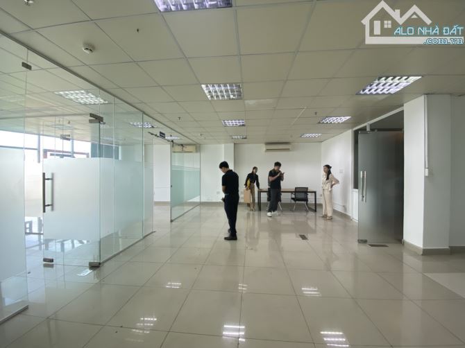 Cho thuê văn phòng Quận 2 - giá rẻ, 50m2 - 100m2 - 150m2, ngăn sẵn phòng, Free xe máy - 1