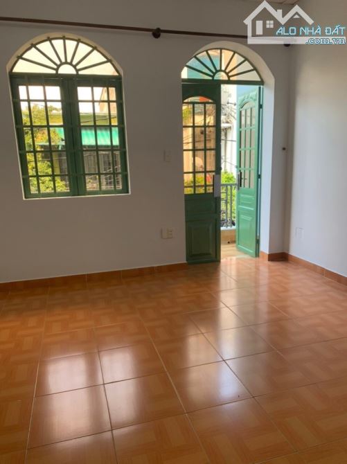Bán nhà hẻm ô tô Âu Cơ Tân Bình, 4x10, 4 tầng 6PN, cực ngon chỉ 5 tỷ hơn - 1