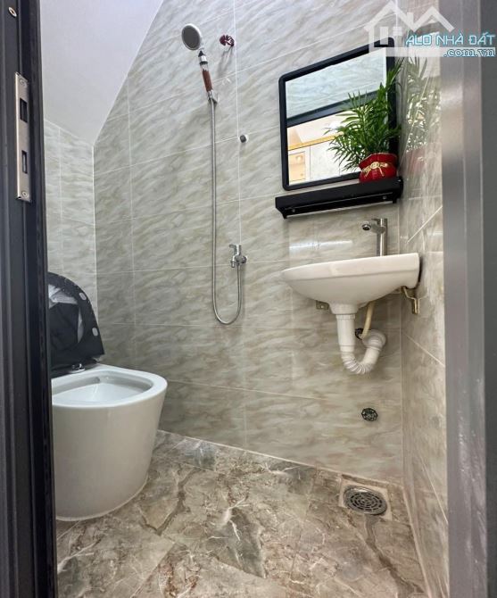 Nhà nhỏ xinh Đặng Nguyên Cẩn 15m2, 2 tầng BTCT vài bước ra mặt tiền - 1