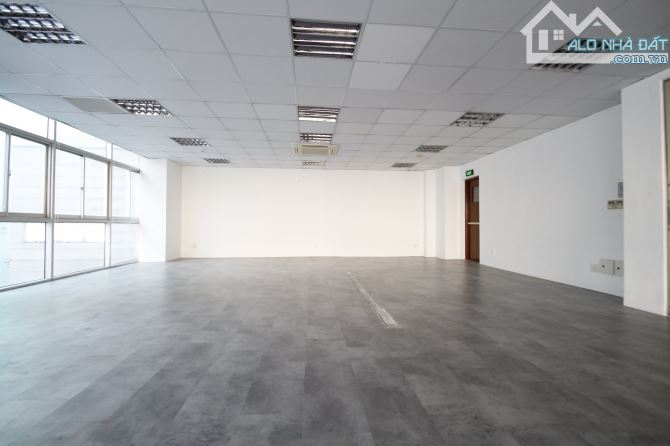 Cho thuê văn phòng Quận 4 - giá rẻ, diện tích 45m2 - 80m2 - 120m2, view Bitexco, ban công - 3