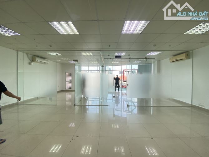 Cho thuê văn phòng Quận 2 - giá rẻ, 50m2 - 100m2 - 150m2, ngăn sẵn phòng, Free xe máy - 3