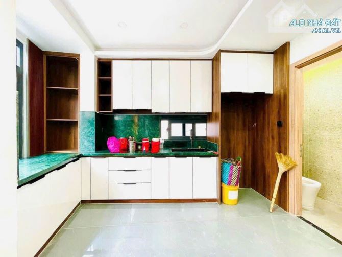 Sát mặt tiền Phan Tây Hồ, 40m2, hẻm xe hơi, 4 tầng, 8.6 tỷ TL - 8