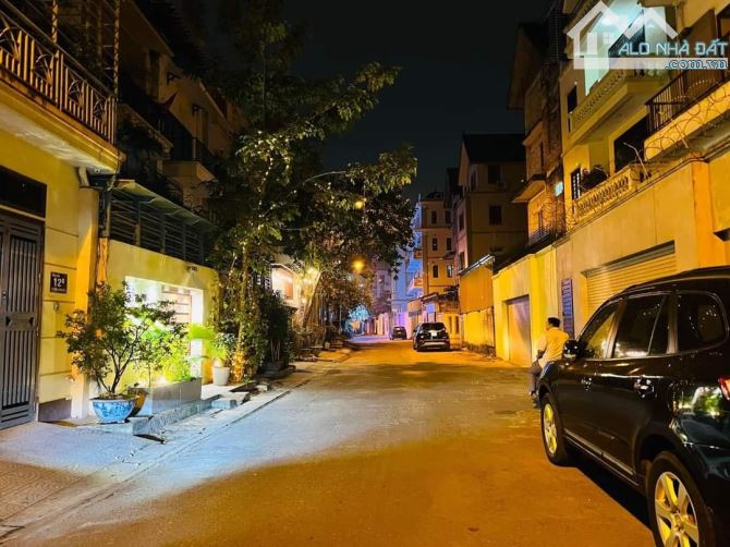 Bán nhanh căn nhà Đường Giải Phóng, DT 39m. Giá: 7,2 tỷ. Cách Phố, Ô Tô 15m