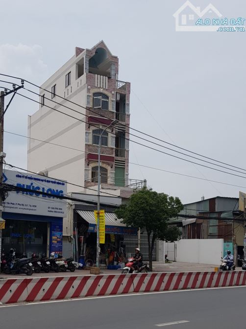 Bán đất 8 x 28m, mặt tiền phường Phú Thuận, Quận 7 - 1