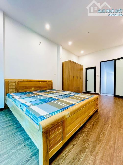 Bán nhanh căn nhà Đường Giải Phóng, DT 39m. Giá: 7,2 tỷ. Cách Phố, Ô Tô 15m - 1