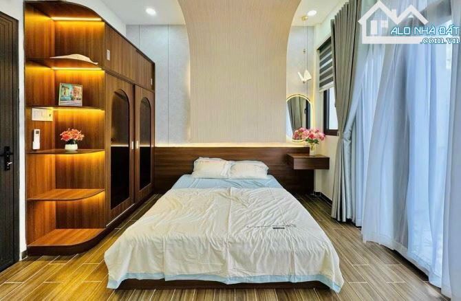 Cần vốn kinh doanh bán gấp nhà đường Nguyễn Chí Thanh,P15, Q5. Dt: 56,7m2. Giá: 2tỷ9 - 5