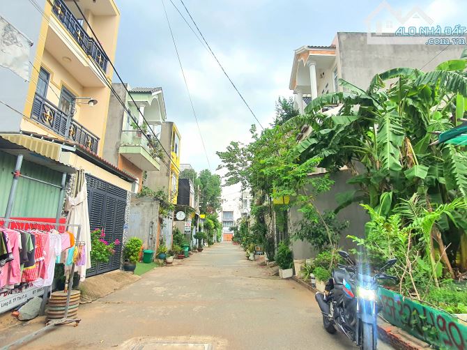 Bán đất hẻm 730 Lã Xuân Oai, Long Trường ,Quận 9 . 53m2 giá 3 tỷ 400 - 4