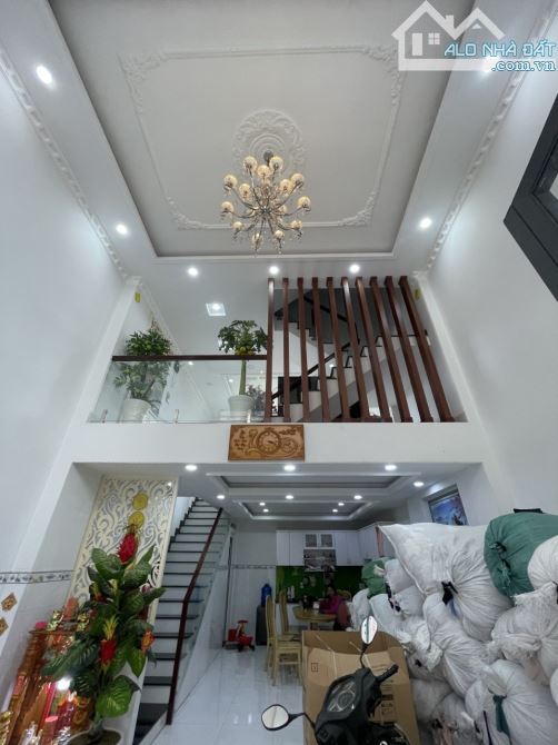 bán nhà bình tân dưới 4 tỷ .HẺM XE TẢI.MỚI ĐẸP.TĂNG TOÀN BỘ NỘI THẤT.GIÁ CHỈ 4.X TỶ