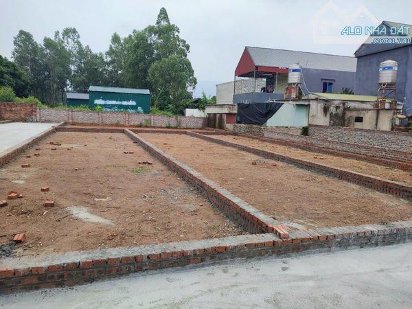 Đất thổ cư sổ đỏ 75m2 giá chỉ hơn 9 triệu /m2 Thái Lai, Minh Trí Sóc Sơn vuông đẹp