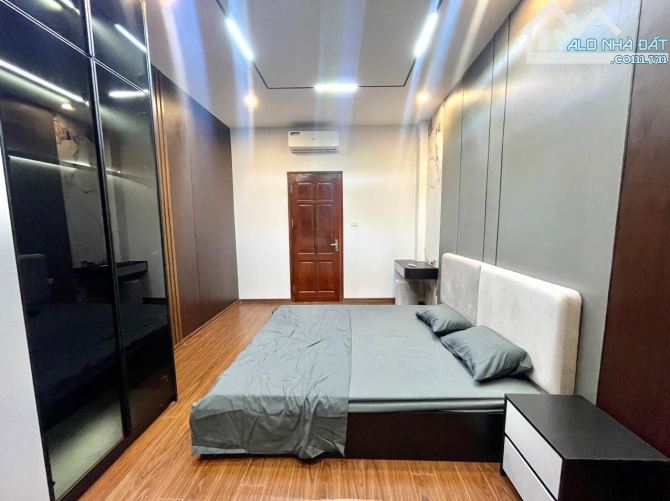 Cần Bán nhà Phố Nguyễn Lương Bằng 32m2 5Tg MT 3,5m hơn 7 tỷ ô tô KD mặt ngõ full nội thất.