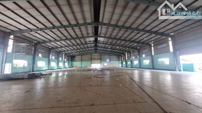 Cho thuê 2 kho xưởng ngoài KCN kv: 5.000m2,xd: 2.590m2,Đức Hòa,Long An - 1