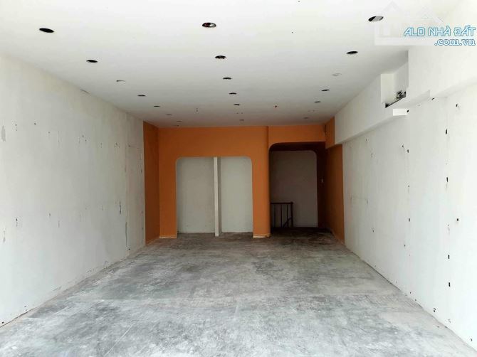 Bán Gấp Nhà 2 Tầng cho thuê 20tr/th đường Trần Hưng Đạo gần Ngân Hàng, TGDĐ, FPT Shop Cửa - 1