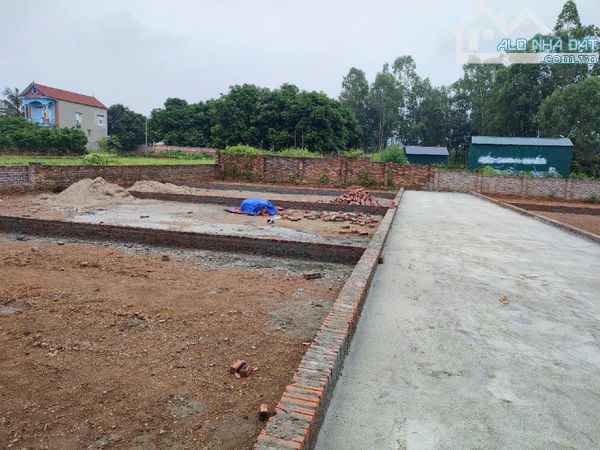 Đất thổ cư sổ đỏ 75m2 giá chỉ hơn 9 triệu /m2 Thái Lai, Minh Trí Sóc Sơn vuông đẹp - 1