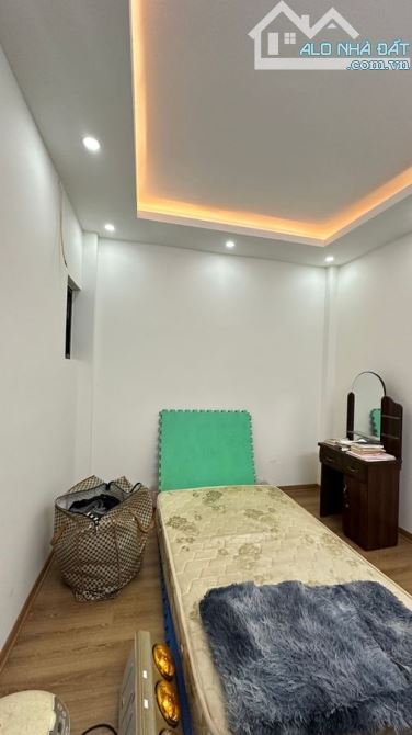 Nguyễn Văn Linh nhà 42m2, 4 tầng, mặt tiền 3.6m, 4.1 tỷ Long Biên - 2