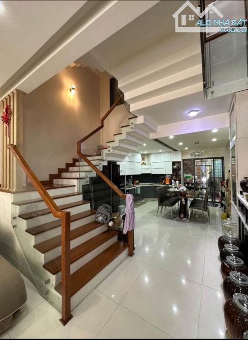 Bán gấp nhà 3 tầng đường Lý Nhân Tông, đường 7.5m - 2
