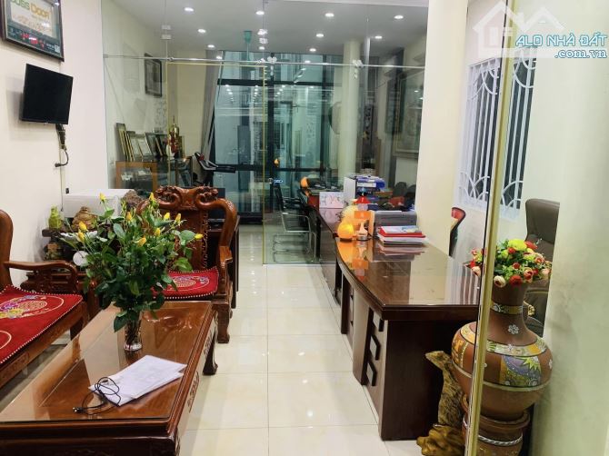 Cần bán gấp nhà phố Nguyễn Khang 60m2, 6T, mt 6m, thang máy, ô tô vào nhà, kinh doanh - 3