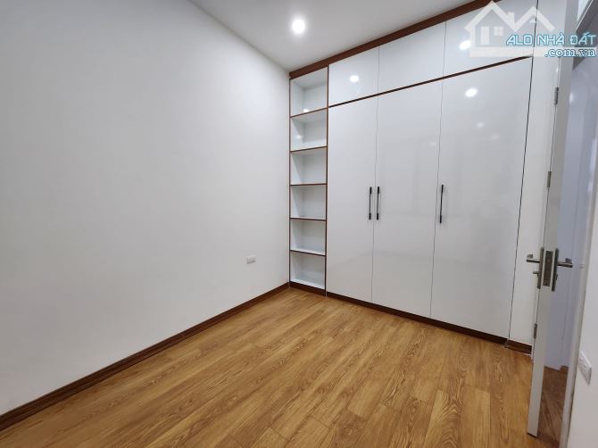 Bằng Liệt DT 54M  4 TẦNG MT 7M GIÁ  7.95 TỶ Ô TÔ 7 CHỖ VÀO NHÀ - 4