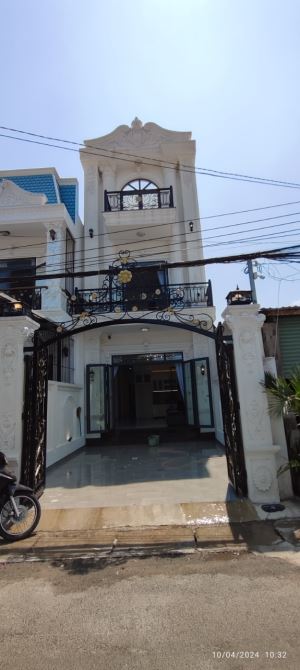 Nhà một trệt hai lầu hẻm Đường Nguyễn Bình, Phú Lợi cần bán gấp.