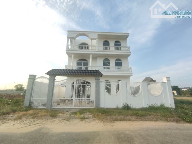 Cần cho 1 căn thuê biệt thự thô, diện tích 280m2, giá 18tr/tháng. KDC Phú Nhuận, PLB, Q9