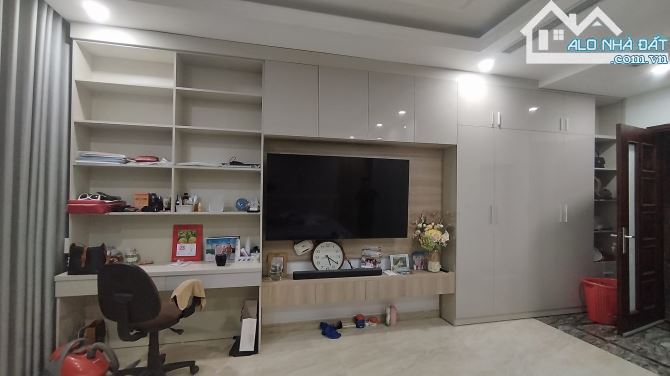 Bán nhà PL đường nhựa vỉ hè ô tô tránh Trần Quốc Hoàn Cầu Giấy DT 55 m2 5 tầng, giá 13 tỷ