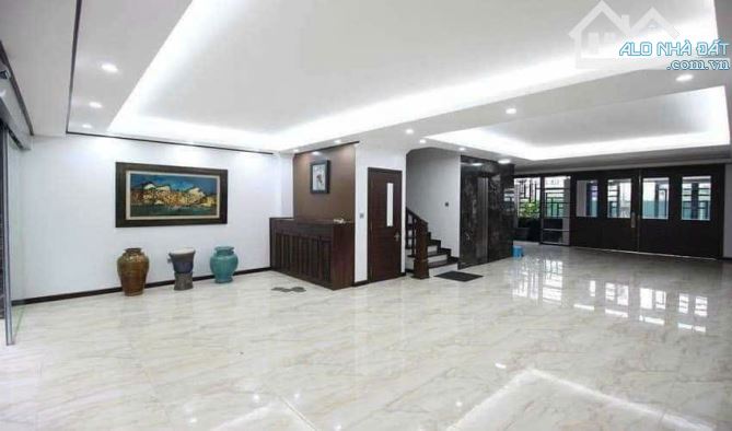 Bán Nhà Mặt phố Lạc Long Quân, Tây Hồ, 200m2, MT 10,5m, Giá 120 tỷ - Vị trí số 1. - 1