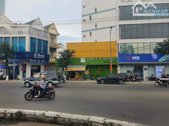 Bán nhà hai mặt tiền vòng xoay Nguyễn Đức Cảnh và Nguyễn Thị Định. - 1