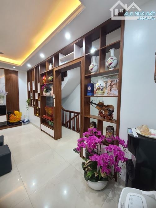 Khu vip - Nhà đẹp lô góc 36m2 x 6T, gara ô tô, phố Nguyễn Khang, Cầu Giấy - HN giá 9,5 tỷ - 2